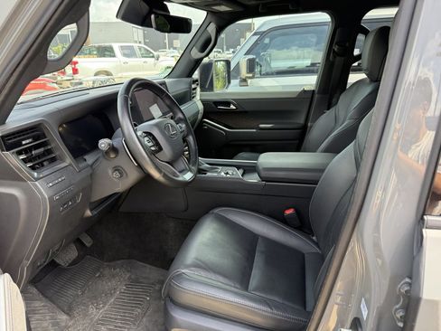 Used 2024 Lexus GX 550 w/ Accessory Package (31) AWD/4WD image 9