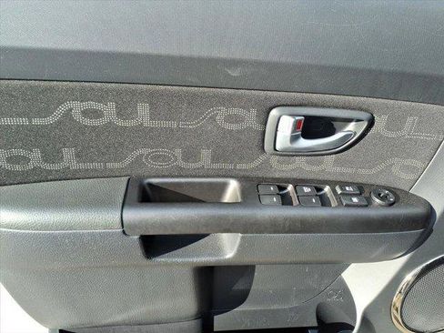 Used 2013 Kia Soul + w/ Audio Pkg image 16