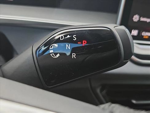 New 2026 Volkswagen Tiguan SE R-Line image 17