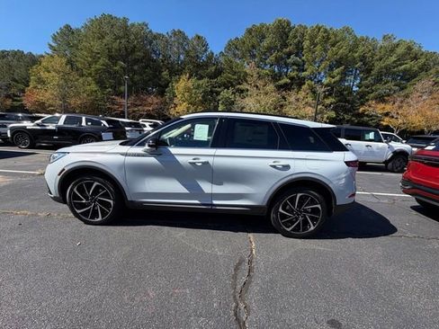 New 2026 Lincoln Corsair Reserve image 4