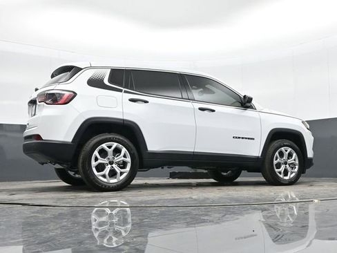 Used 2025 Jeep Compass Sport w/ Mopar Graphics Package image 39