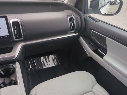 Used 2025 Ford Expedition Platinum AWD/4WD image 18