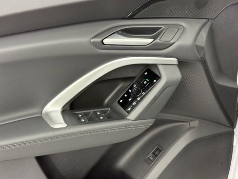 Used 2025 Audi Q5 Premium w/ Convenience Package image 24