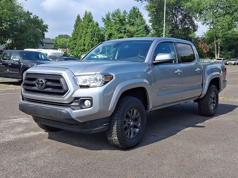 Used 2021 Toyota Tacoma SR5 AWD/4WD image 3
