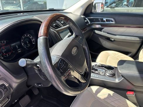 Used 2017 Ford Explorer Platinum AWD/4WD image 8