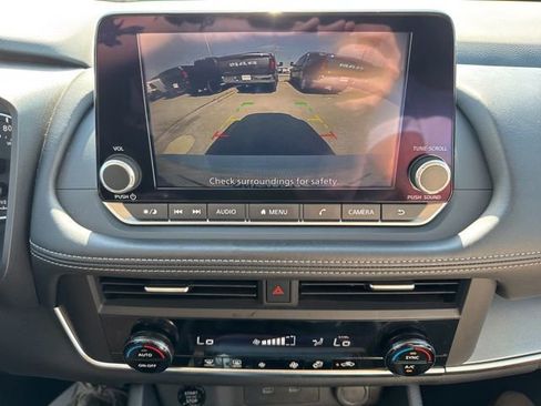 Used 2025 Nissan Rogue SV FWD image 15
