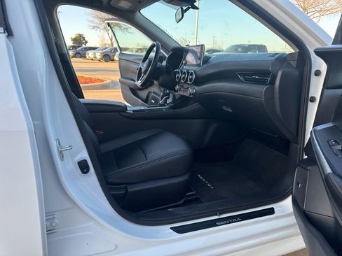 Certified 2025 Nissan Sentra SR w/ SR Premium Package image 19