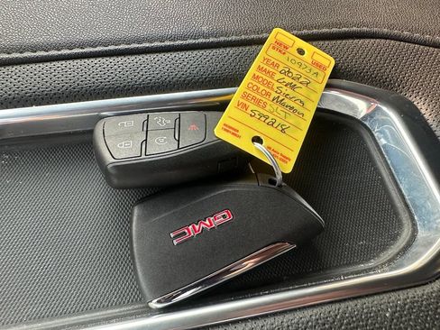 Used 2022 GMC Sierra 1500 SLT w/ SLT Premium Plus Package AWD/4WD image 8
