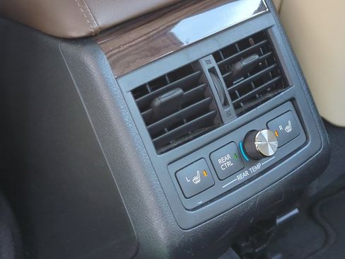 Used 2013 Toyota Avalon Limited FWD image 18