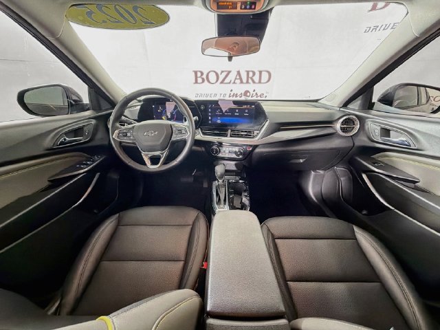 Used 2025 Chevrolet Trax ACTIV FWD image 28