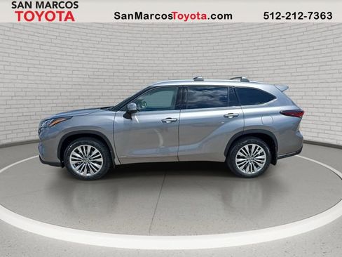 New 2026 Toyota Highlander Platinum AWD/4WD image 8