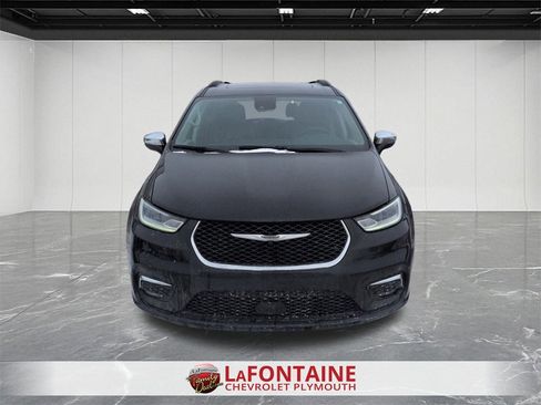 Used 2023 Chrysler Pacifica Limited image 3