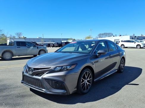 Certified 2023 Toyota Camry SE image 3