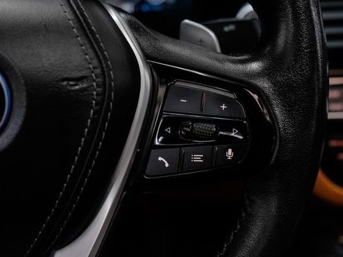 Used 2022 BMW 530e w/ Premium Package image 15