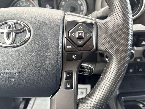 Used 2018 Toyota Tacoma TRD Off-Road image 20