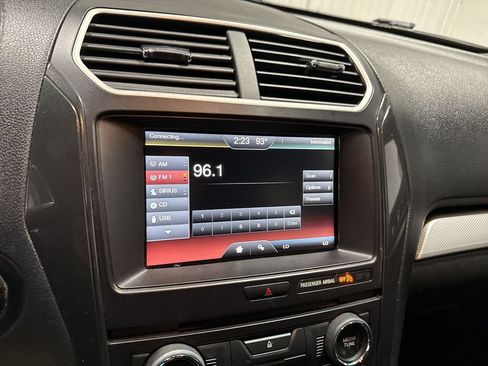 Used 2016 Ford Explorer XLT w/ Equipment Group 201A FWD image 13