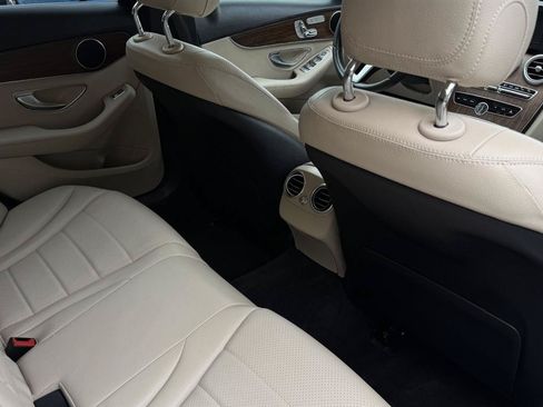 Used 2019 Mercedes-Benz C 300 4MATIC Sedan image 37