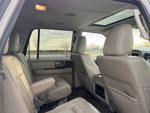 Used 2015 Lincoln Navigator L 4WD image 28
