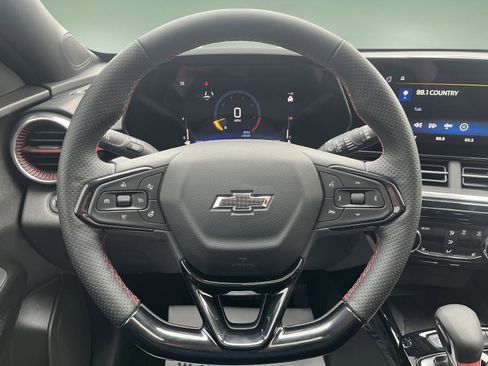 Used 2024 Chevrolet Trax RS w/ Sunroof Package image 25