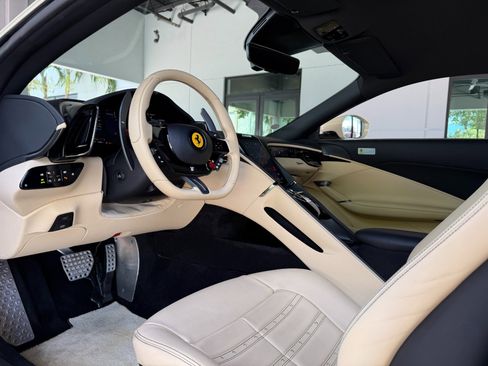Used 2022 Ferrari Roma RWD image 27