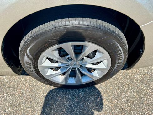 Used 2015 Toyota Camry LE FWD image 30