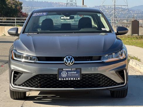 Certified 2025 Volkswagen Jetta SE image 9