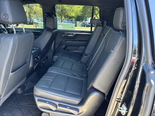 Used 2025 Chevrolet Suburban RST w/ Comfort Package AWD/4WD image 18