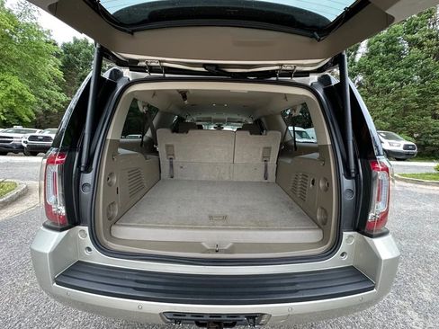 Used 2017 GMC Yukon XL SLE w/ SLE Value Package image 36