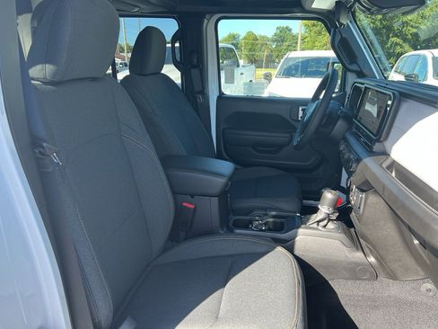 New 2025 Jeep Gladiator Sport image 22