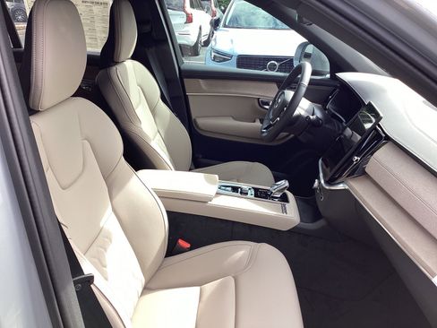 Used 2026 Volvo XC90 B6 Plus w/ Protection Package Premier AWD/4WD image 25