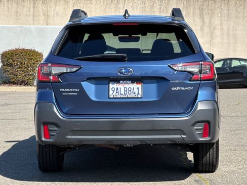 Used 2022 Subaru Outback Premium image 8