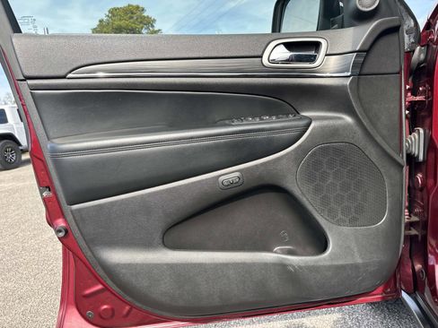 Used 2020 Jeep Grand Cherokee Limited image 19