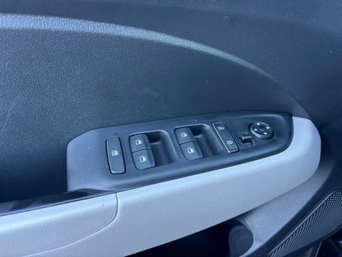 Used 2026 Hyundai Venue SEL FWD image 9