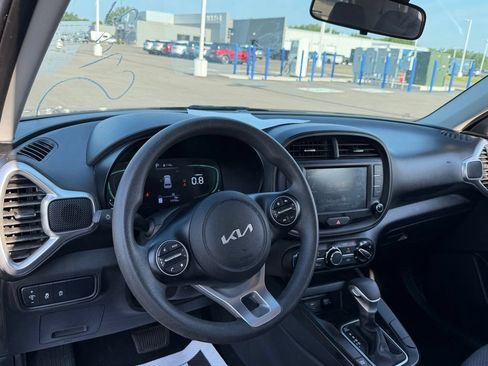 Used 2025 Kia Soul LX FWD image 11