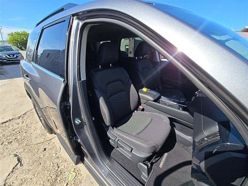 Used 2026 Nissan Pathfinder SV FWD image 7