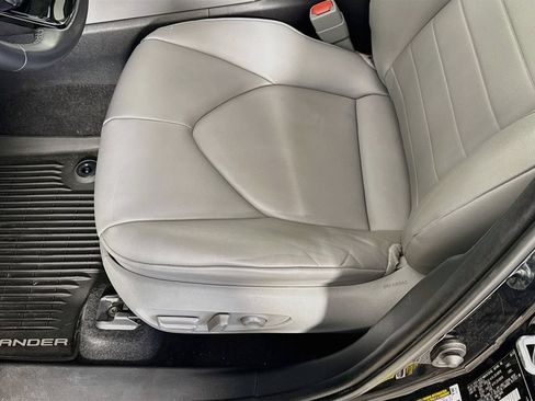 Used 2020 Toyota Highlander XLE FWD image 20