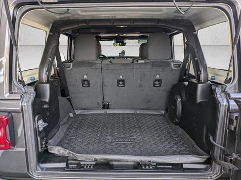 Used 2019 Jeep Wrangler Unlimited Sahara image 6