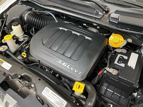 Used 2016 Dodge Grand Caravan American Value Package w/ UConnect Hands-Free Group image 16