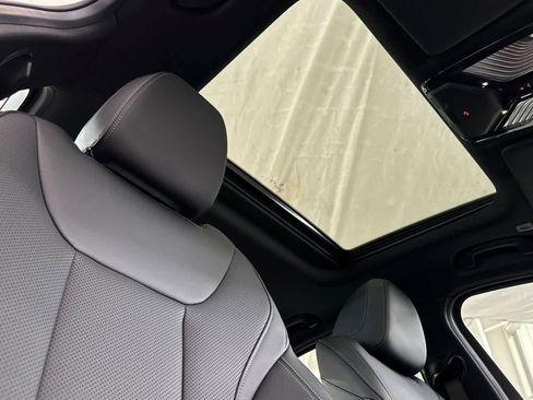 Used 2025 BMW 330i Sedan image 16