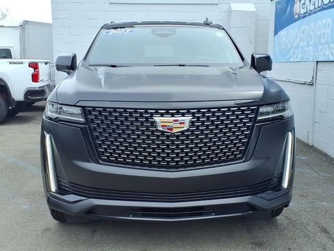 Used 2023 Cadillac Escalade Premium Luxury AWD/4WD image 2