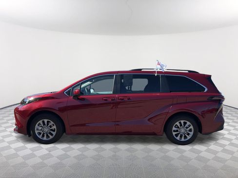 Certified 2025 Toyota Sienna LE w/ LE Plus Package FWD image 14