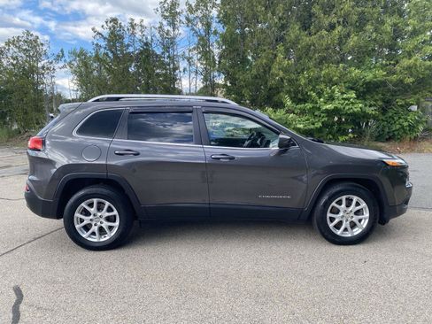 Used 2017 Jeep Cherokee Latitude w/ True North Edition AWD/4WD image 8