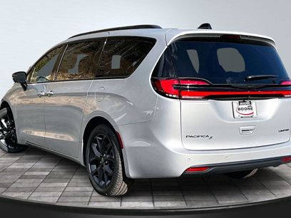 New 2026 Chrysler Pacifica Limited w/ S Appearance Package