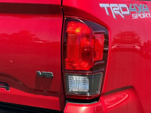 Used 2019 Toyota Tacoma TRD Sport w/ Technology Package AWD/4WD image 12