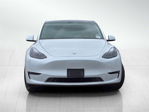 Used 2023 Tesla Model Y Long Range image 2