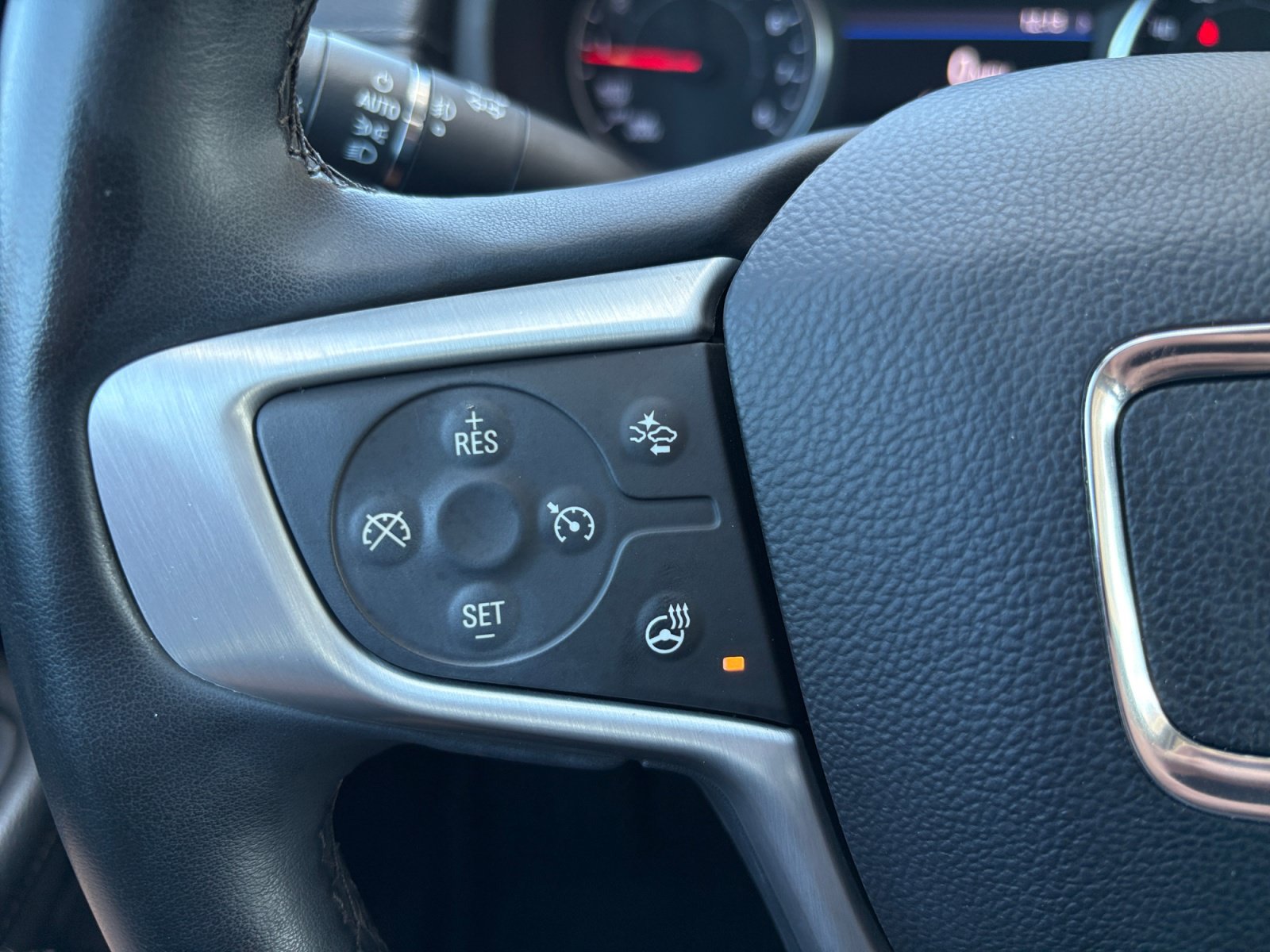 Used 2024 GMC Terrain SLT w/ Tech Package FWD image 24