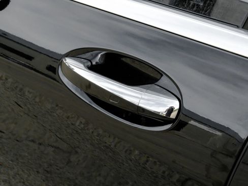 Used 2017 Mercedes-Benz S 550 Sedan image 39