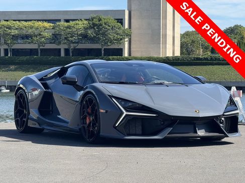 Used 2024 Lamborghini Revuelto image 2