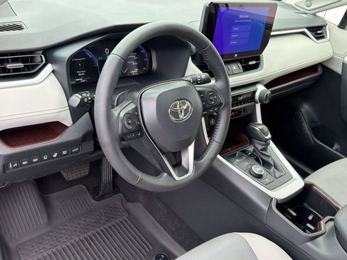 Used 2025 Toyota RAV4 Limited w/ Advanced Technology Package AWD/4WD image 4