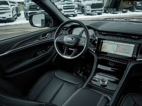 New 2026 Jeep Grand Cherokee Limited w/ Limited Altitude Package AWD/4WD image 15